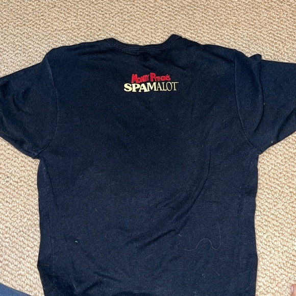 Monty Python Spamalot T-shirt “Fetchez la vache!” - Picture 2 of 2